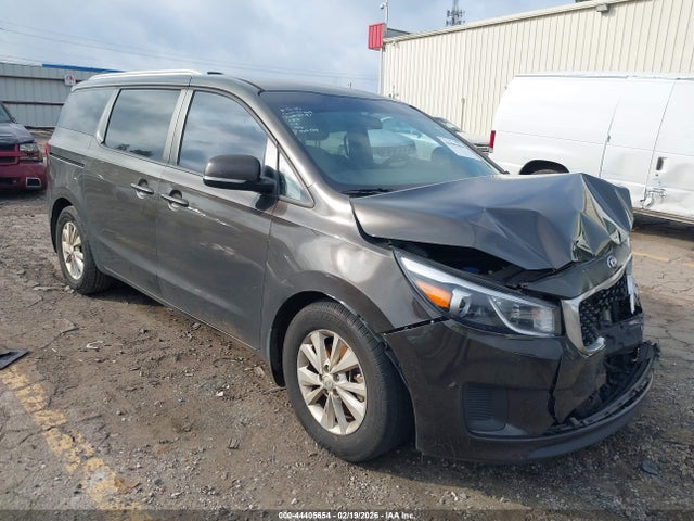 Salvage Kia Sedona Image