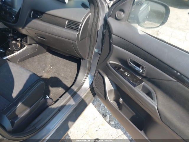 Mitsubishi Outlander Le