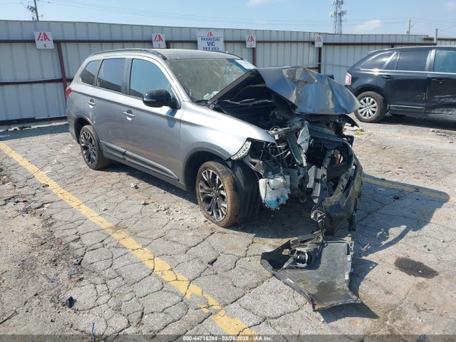 Salvage Mitsubishi Outlander Image