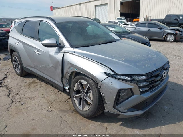 Salvage Hyundai TUCSON Image