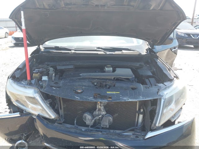 Nissan Pathfinder Sv