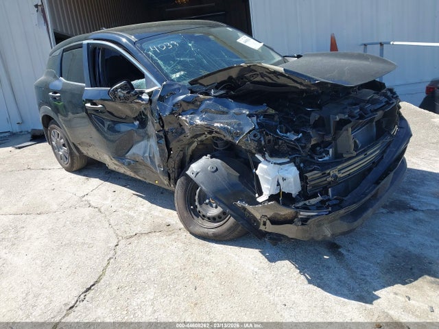 Salvage Nissan Kicks Image