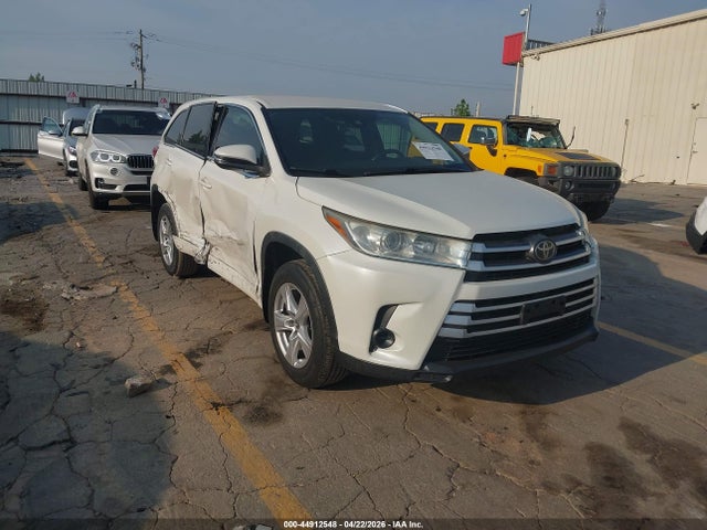 Salvage Toyota Highlander Image