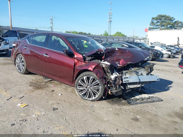 Salvage Nissan Altima Image