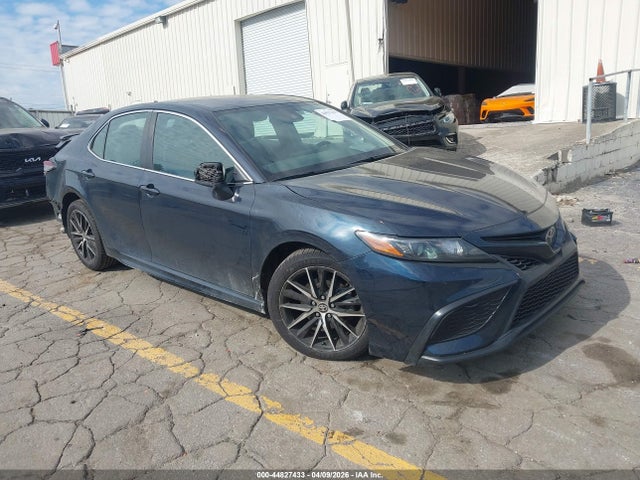 Salvage Toyota Camry Image