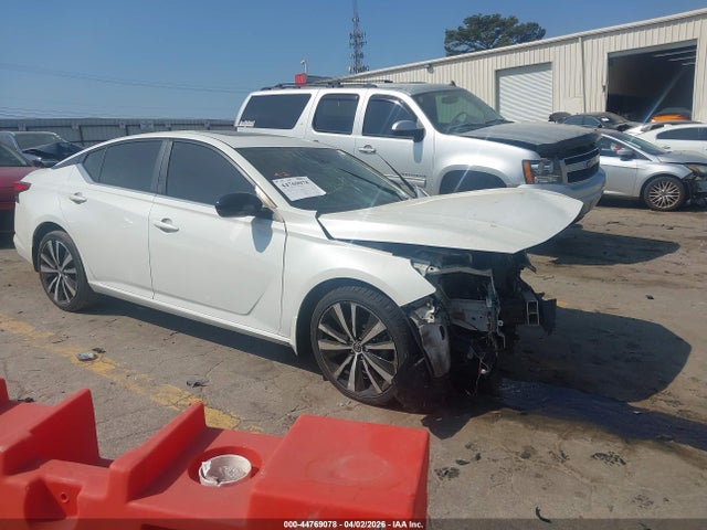 Salvage Nissan Altima Image