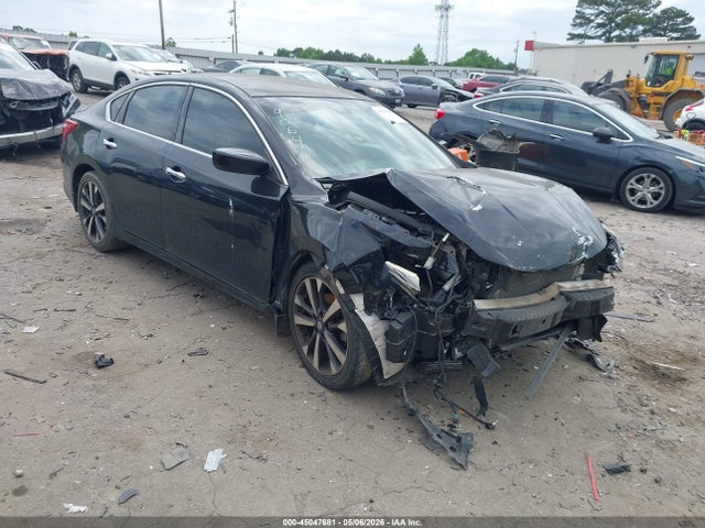 Salvage Nissan Altima Image
