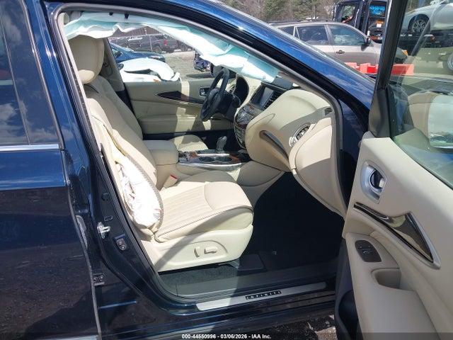 INFINITI Qx Luxe