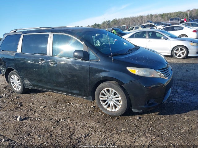 Salvage Toyota Sienna Image