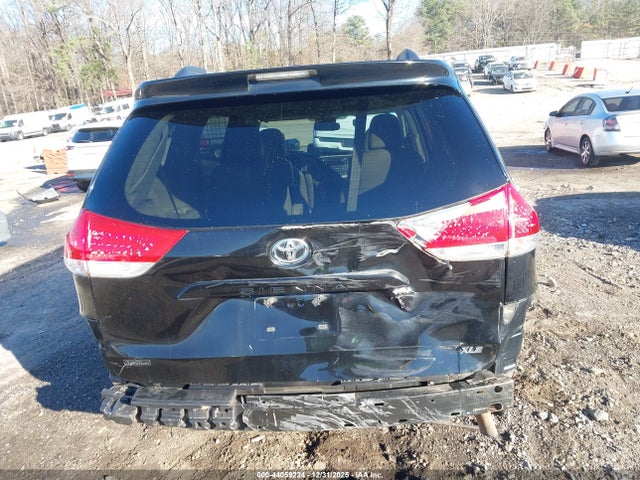 Toyota Sienna Xle V6 8 Passenger