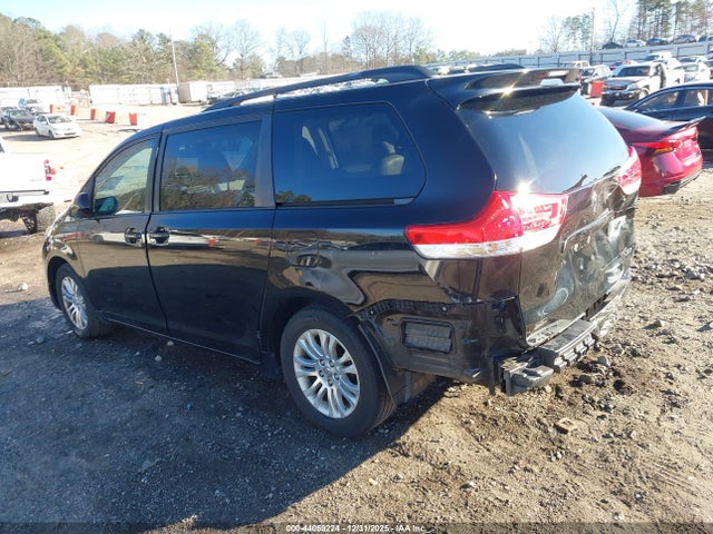 Toyota Sienna Xle V6 8 Passenger