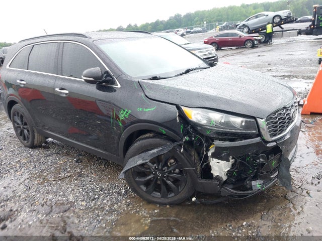 Salvage Kia Sorento Image