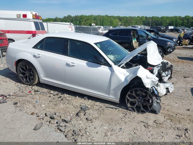 Salvage Chrysler 300 Image