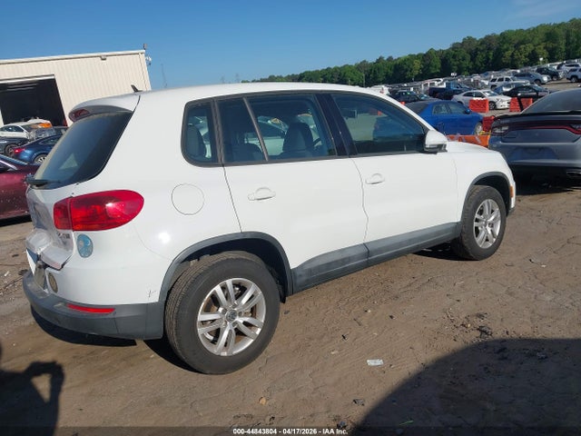Volkswagen Tiguan S
