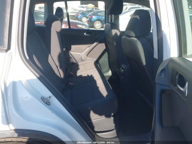 Volkswagen Tiguan S