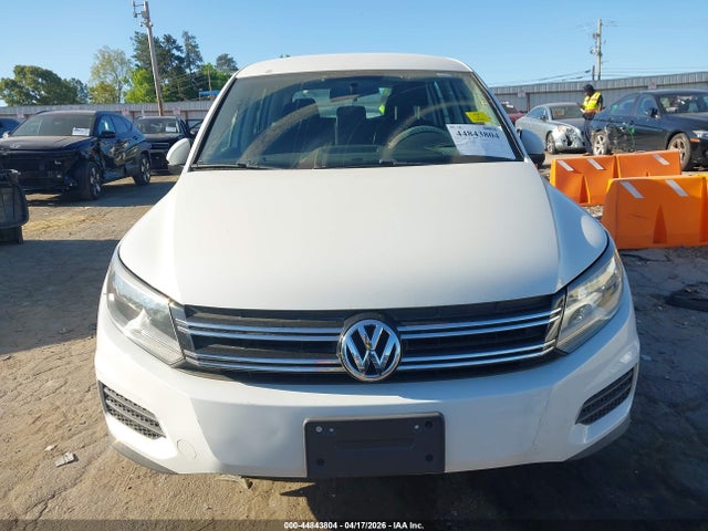 Volkswagen Tiguan S