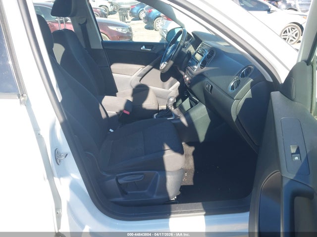 Volkswagen Tiguan S