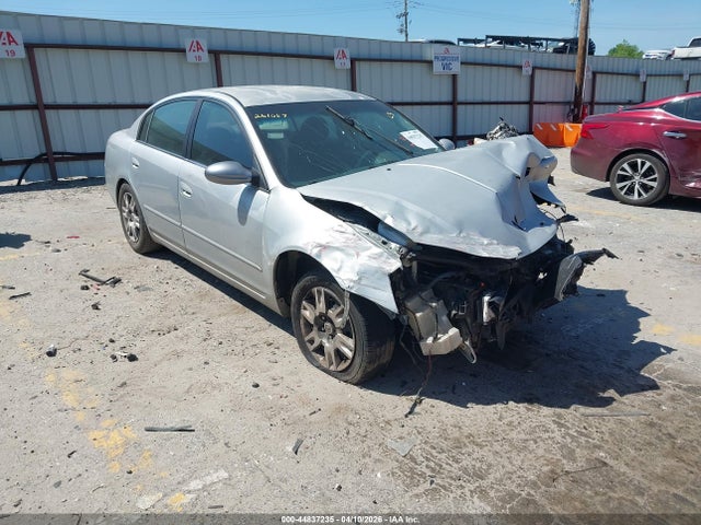 Salvage Nissan Altima Image