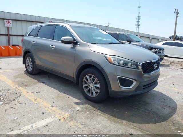 Salvage Kia Sorento Image
