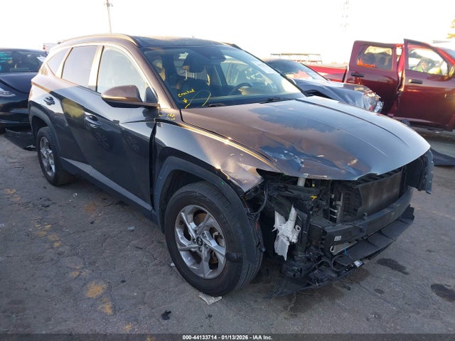 Salvage Hyundai TUCSON Image