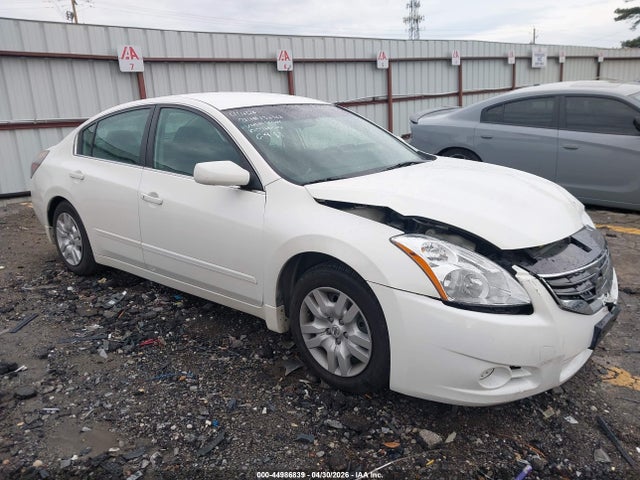 Salvage Nissan Altima Image