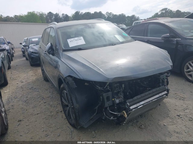 Salvage Volkswagen Tiguan Image