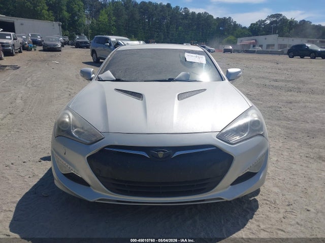 Hyundai Genesis 3.8 Track