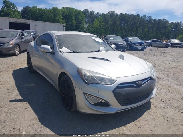 Salvage Hyundai Genesis Image