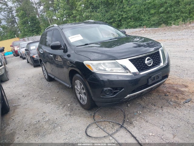 Salvage Nissan Pathfinder Image