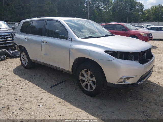 Salvage Toyota Highlander Image