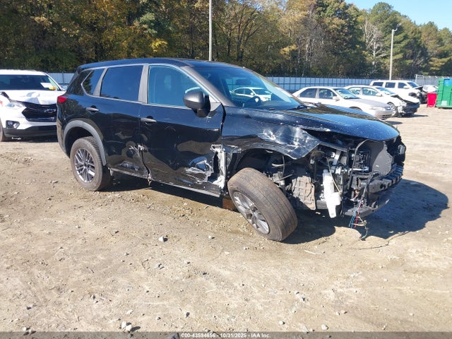 Salvage Nissan Rogue Image