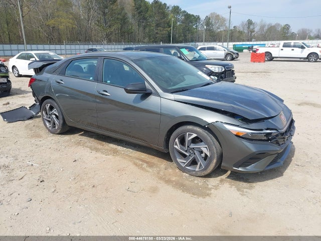 Salvage Hyundai ELANTRA Image