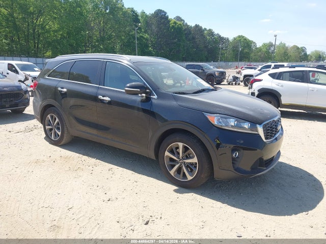 Salvage Kia Sorento Image