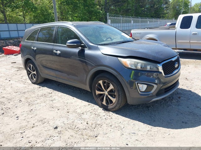 Salvage Kia Sorento Image