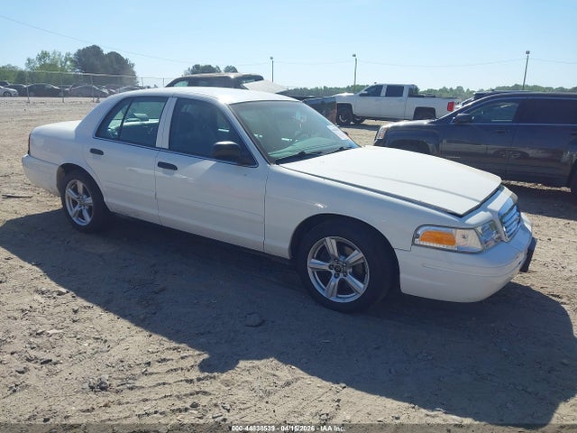 Salvage Ford Crown Victoria Image