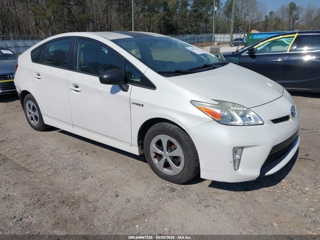 Salvage Toyota Prius Image