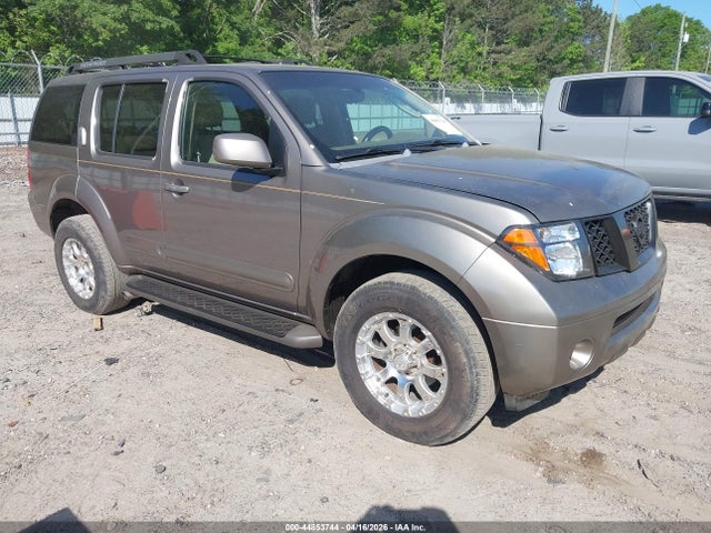 Salvage Nissan Pathfinder Image