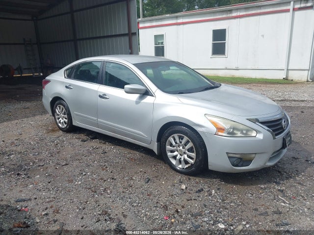Salvage Nissan Altima Image