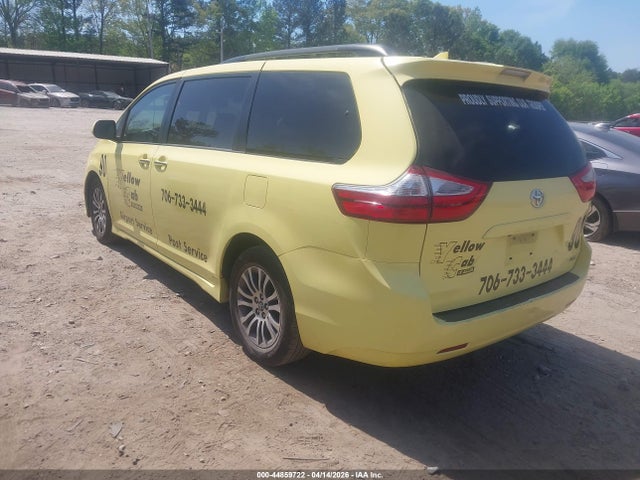 Toyota Sienna Xle 8 Passenger