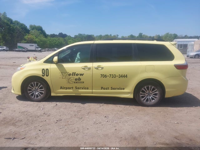 Toyota Sienna Xle 8 Passenger