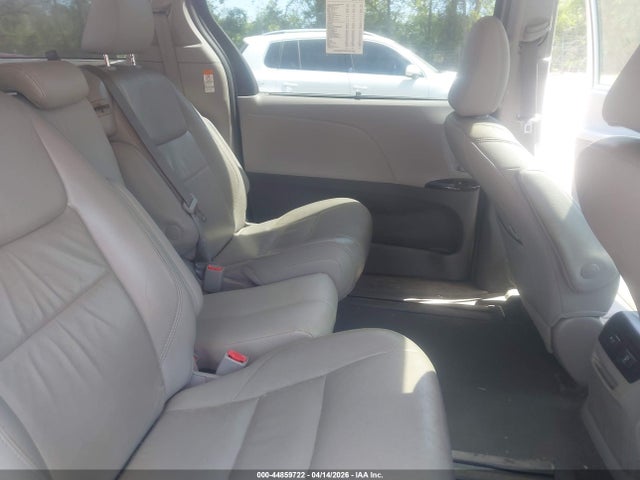 Toyota Sienna Xle 8 Passenger