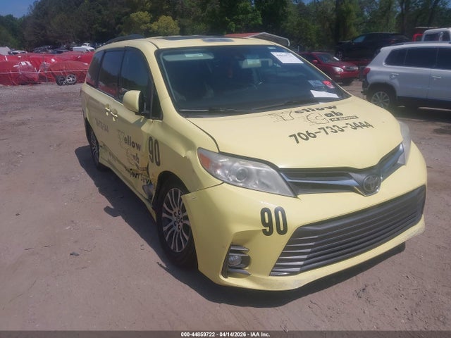 Salvage Toyota Sienna Image
