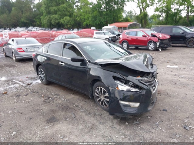 Salvage Nissan Altima Image