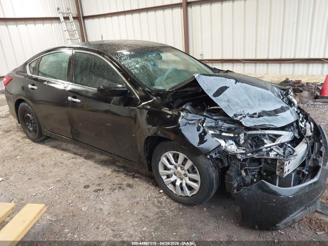 Salvage Nissan Altima Image