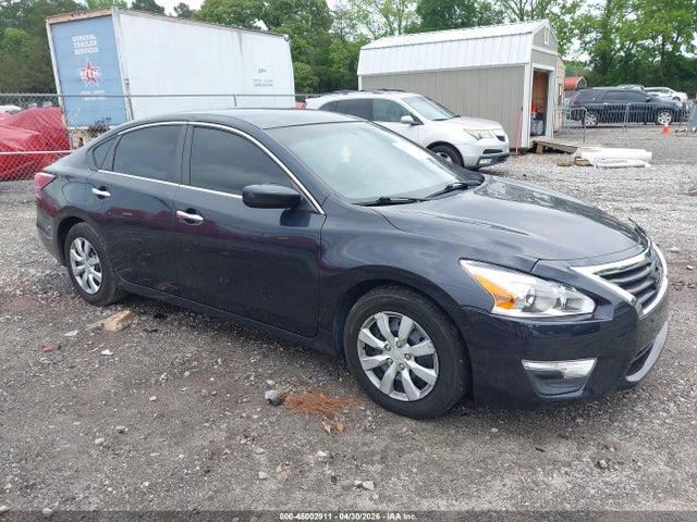 Salvage Nissan Altima Image
