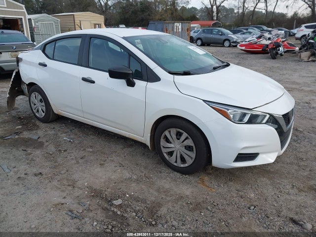 Salvage Nissan Versa Image