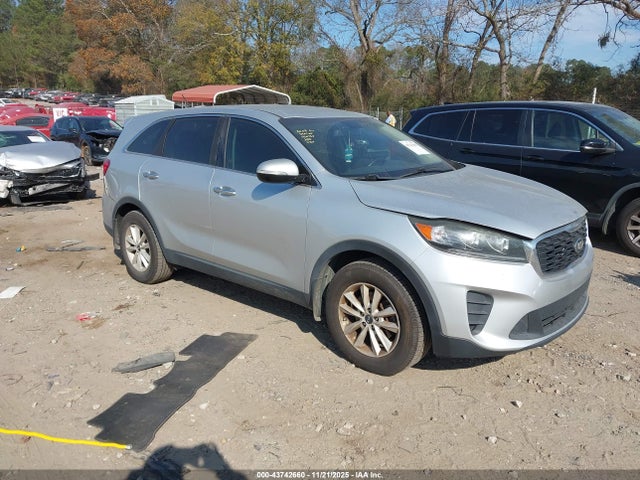 Salvage Kia Sorento Image