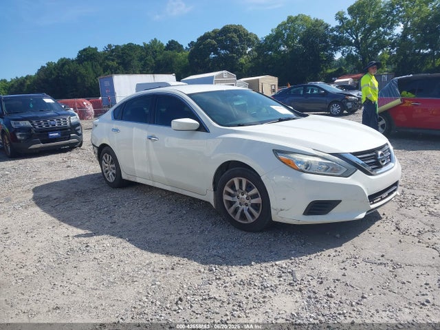 Salvage Nissan Altima Image