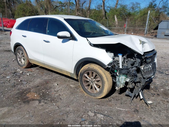 Salvage Kia Sorento Image