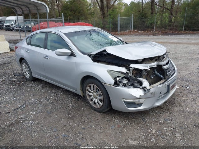 Salvage Nissan Altima Image